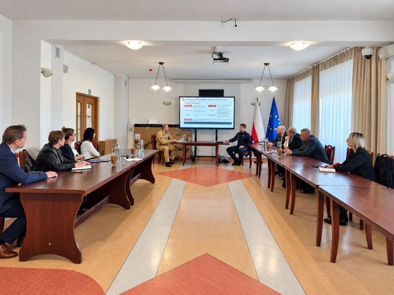 Darłowo: Spotkanie o bezpieczeństwie w placówkach oświatowych i zagrożeniach z powietrza